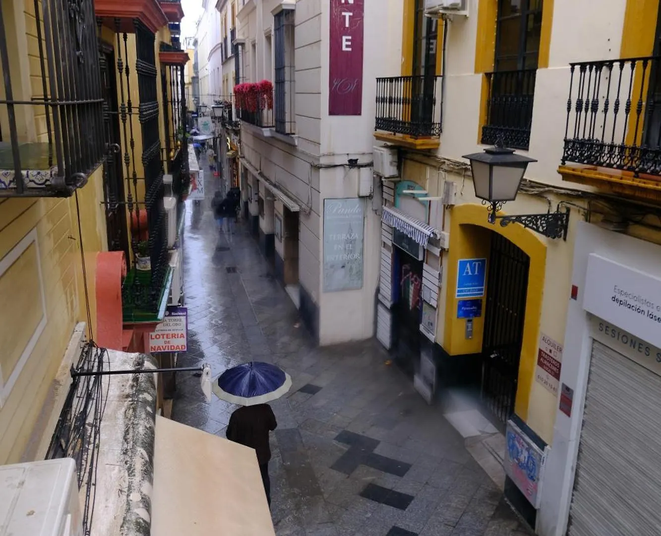 Apartamentos San Roque Seville Apartment